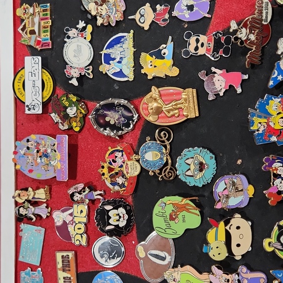 Mona81 Is Live With Disney Pins! - Picture 7 of 8